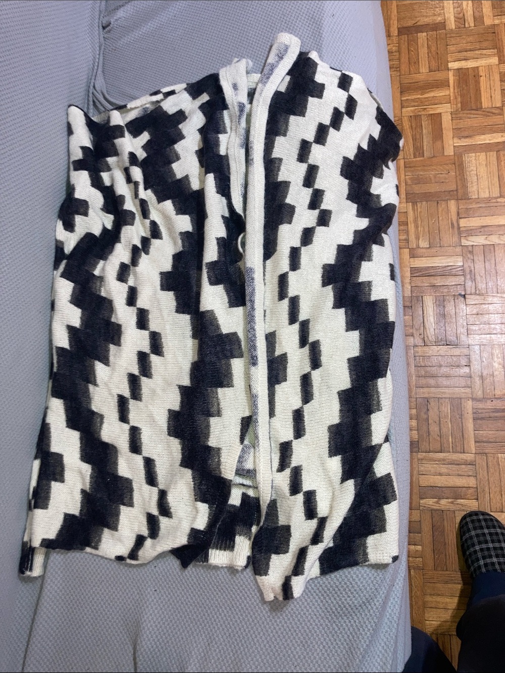 GAP Gray and White Patterned Knit Sweater